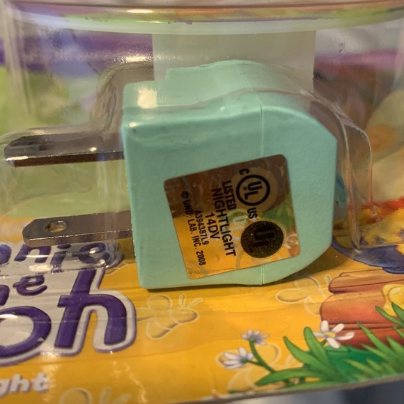 Disney Winnie the Pooh plug in nightlight flowers honey pot bee switch on off - Picture 2 of 5